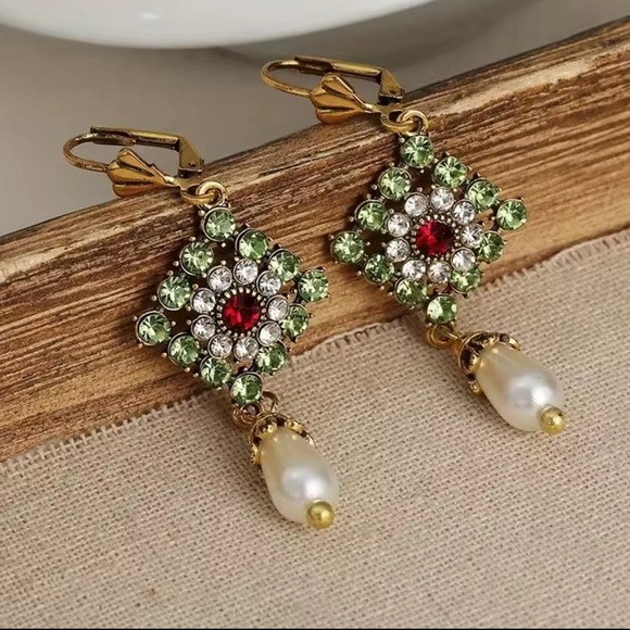 Vintage Green Crystal & Pearl Drop Earrings - Picture 2 of 5